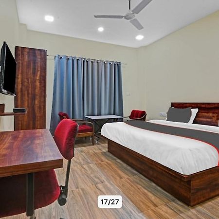 Hotel Manorama Inn Lakhnau Kültér fotó