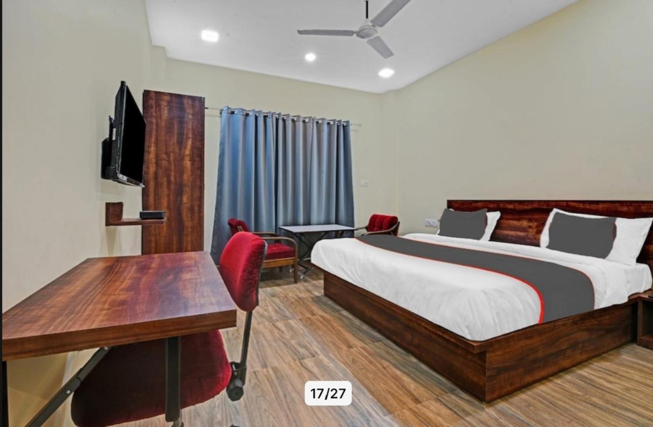Hotel Manorama Inn Lakhnau Kültér fotó